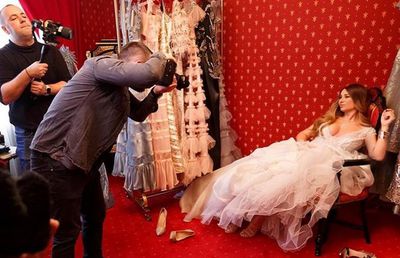 FOTO&VIDEO Anamaria Prodan, pictorial incendiar: în rochie de mireasă și fără lenjerie intimă