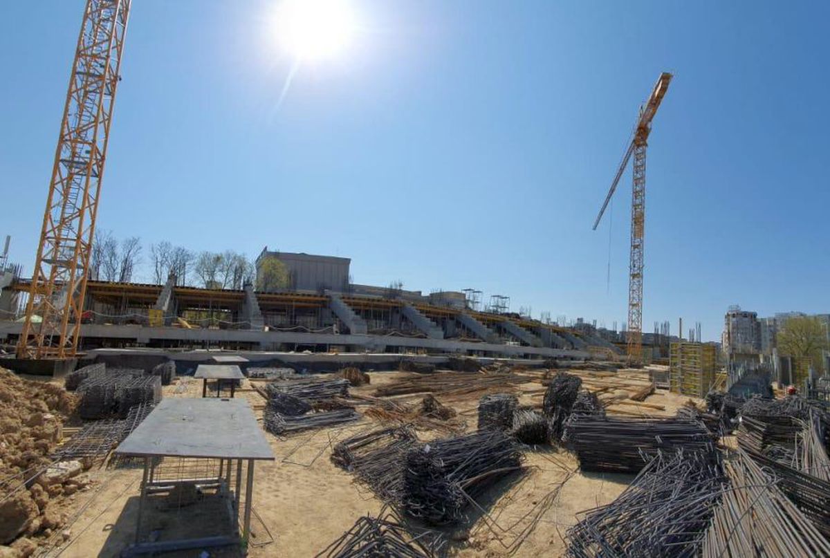 GALERIE FOTO Nu s-a oprit munca! Imagini de senzație de la stadioanele Steaua, Arcul de Triumf și Rapid