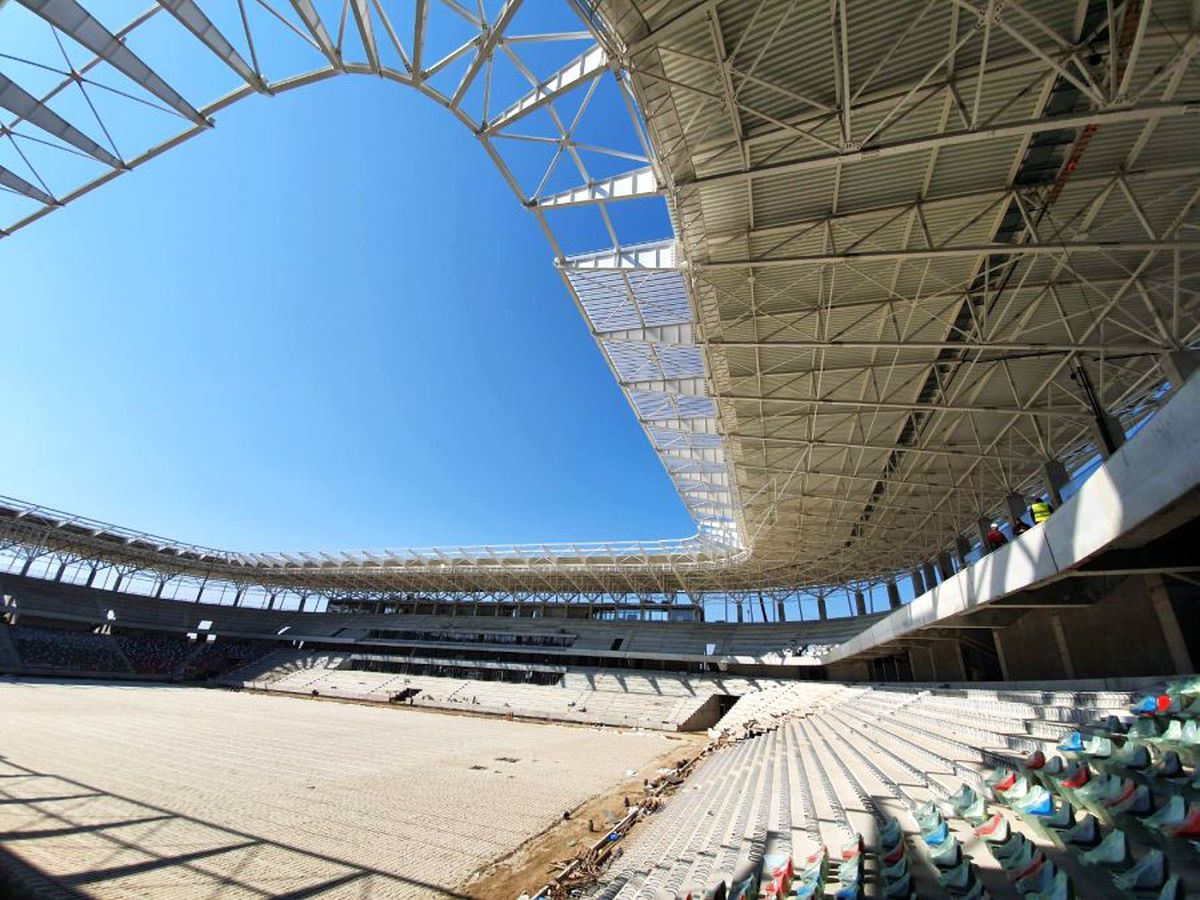 GALERIE FOTO Nu s-a oprit munca! Imagini de senzație de la stadioanele Steaua, Arcul de Triumf și Rapid