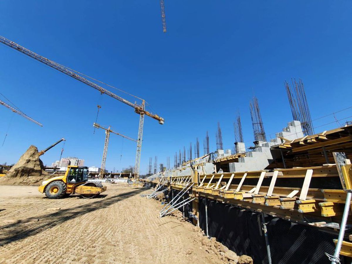 GALERIE FOTO Nu s-a oprit munca! Imagini de senzație de la stadioanele Steaua, Arcul de Triumf și Rapid