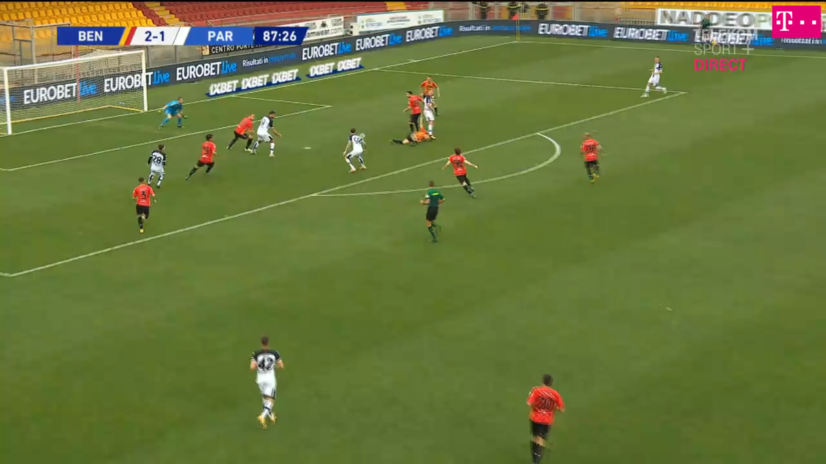 FOTO BENEVENTO - PARMA, GOL DENNIS MAN