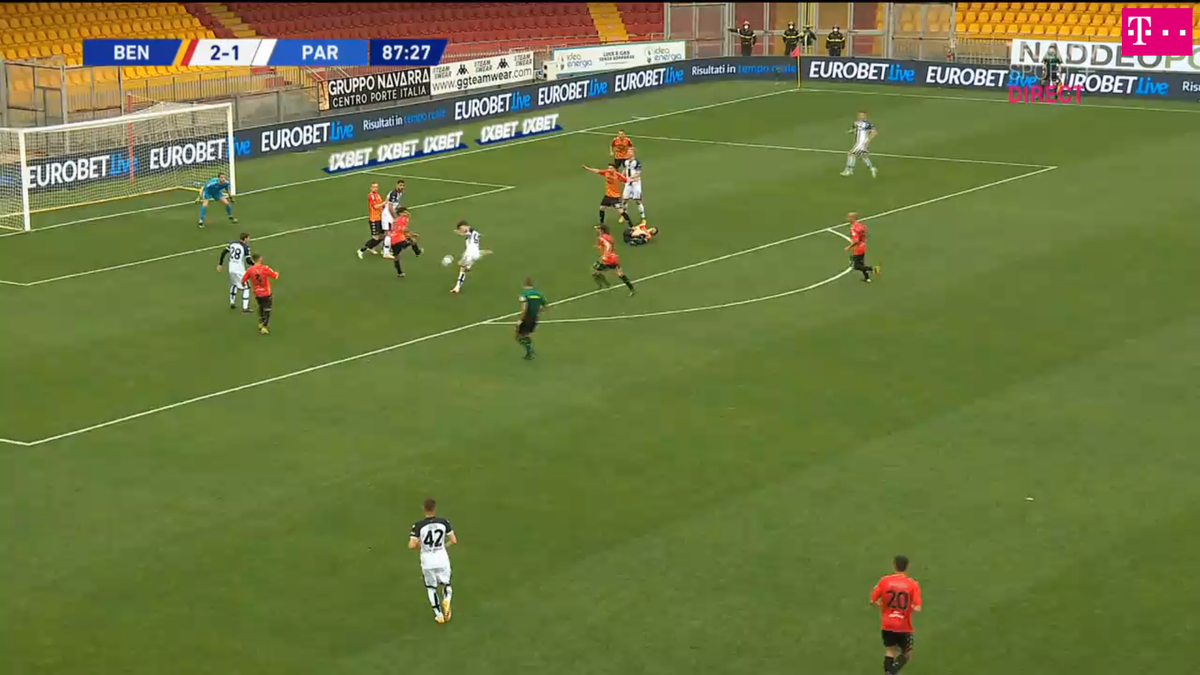 FOTO BENEVENTO - PARMA, GOL DENNIS MAN