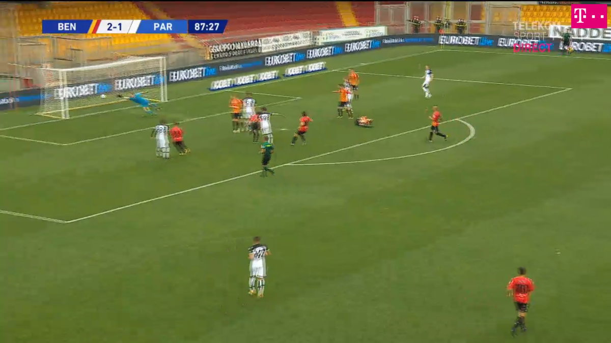 FOTO BENEVENTO - PARMA, GOL DENNIS MAN