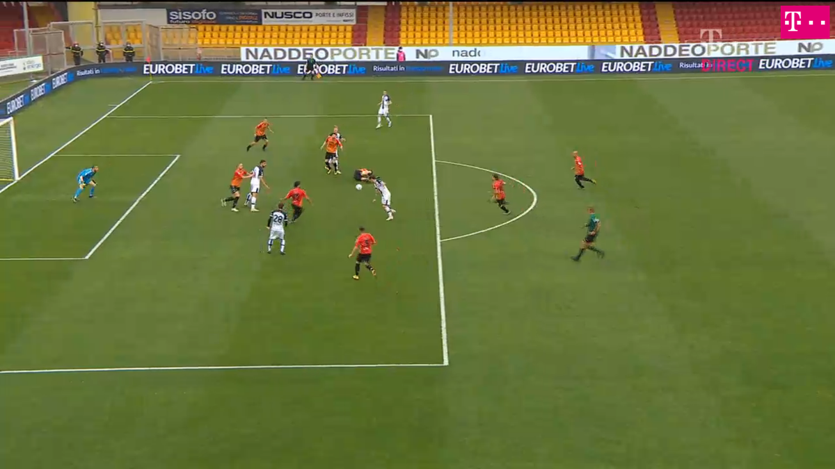 Anunțul momentului: „Dennis Man și Mihăilă vor fi căutați de echipe și mai mari din Italia”