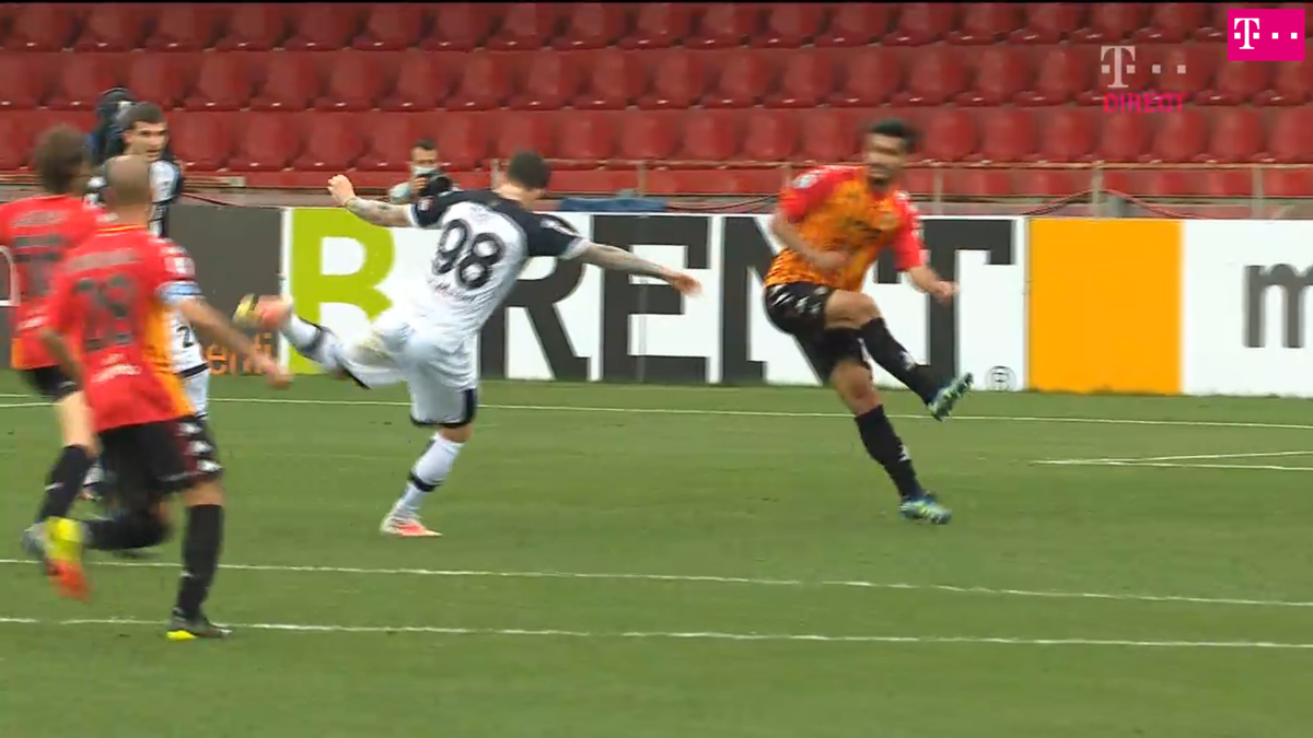 FOTO BENEVENTO - PARMA, GOL DENNIS MAN