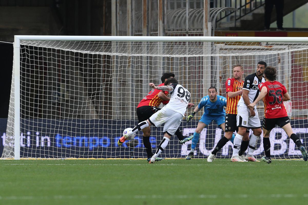 FOTO BENEVENTO - PARMA, GOL DENNIS MAN