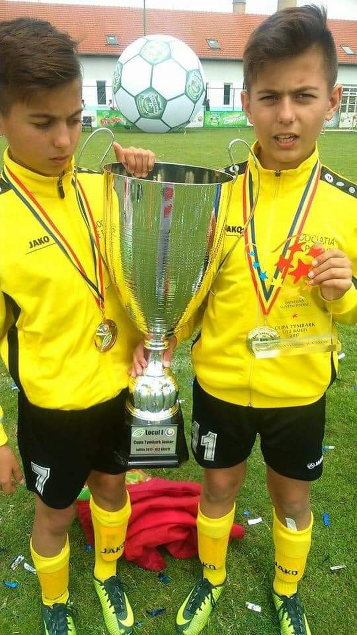 Gemenii golului: Raul și Darius Nistor, 16 ani, vor să scrie istorie împreună