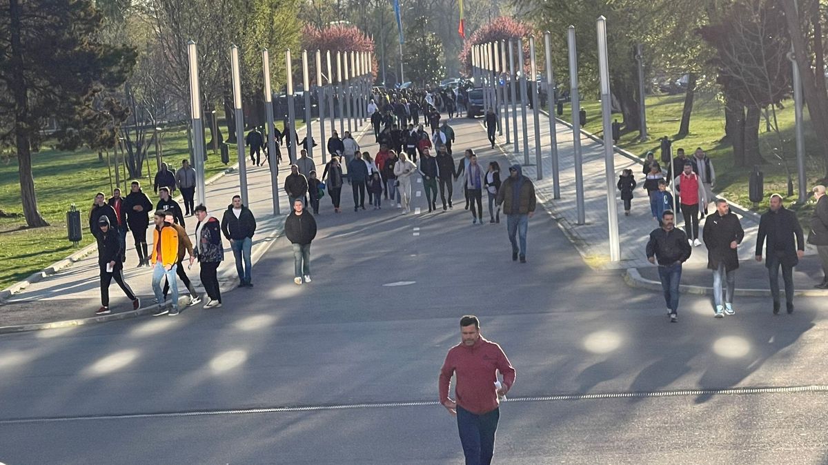 „Nu-mi place!” » Un titular de la FCSB, contestat în direct: „La noi vin doar jucători luați de pe internet!”