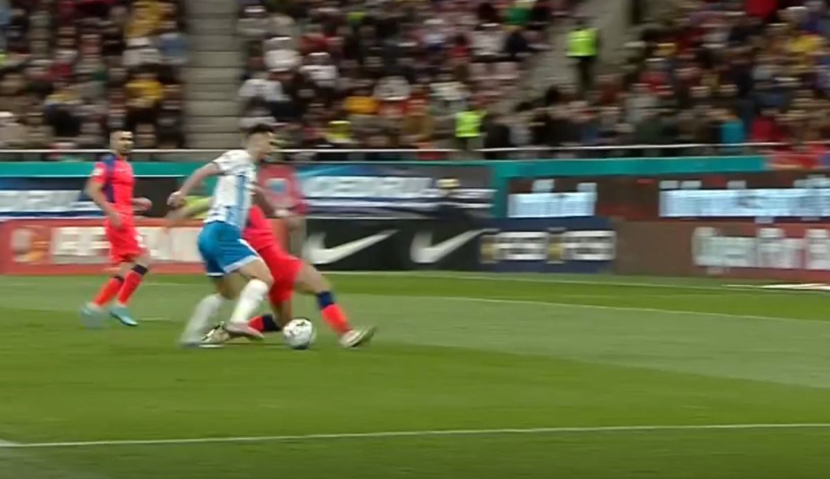 A fost penalty la duelul Cristea - Ivan din FCSB - CSU Craiova? Ce arată reluările fazei