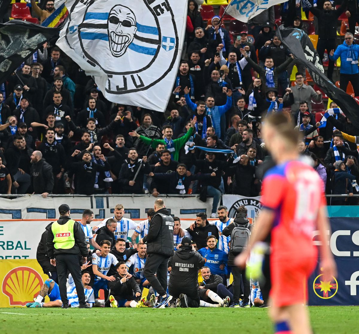 Între 4 și 9 » Repetentul și premiantul din FCSB - CS Universitatea Craiova 0-2