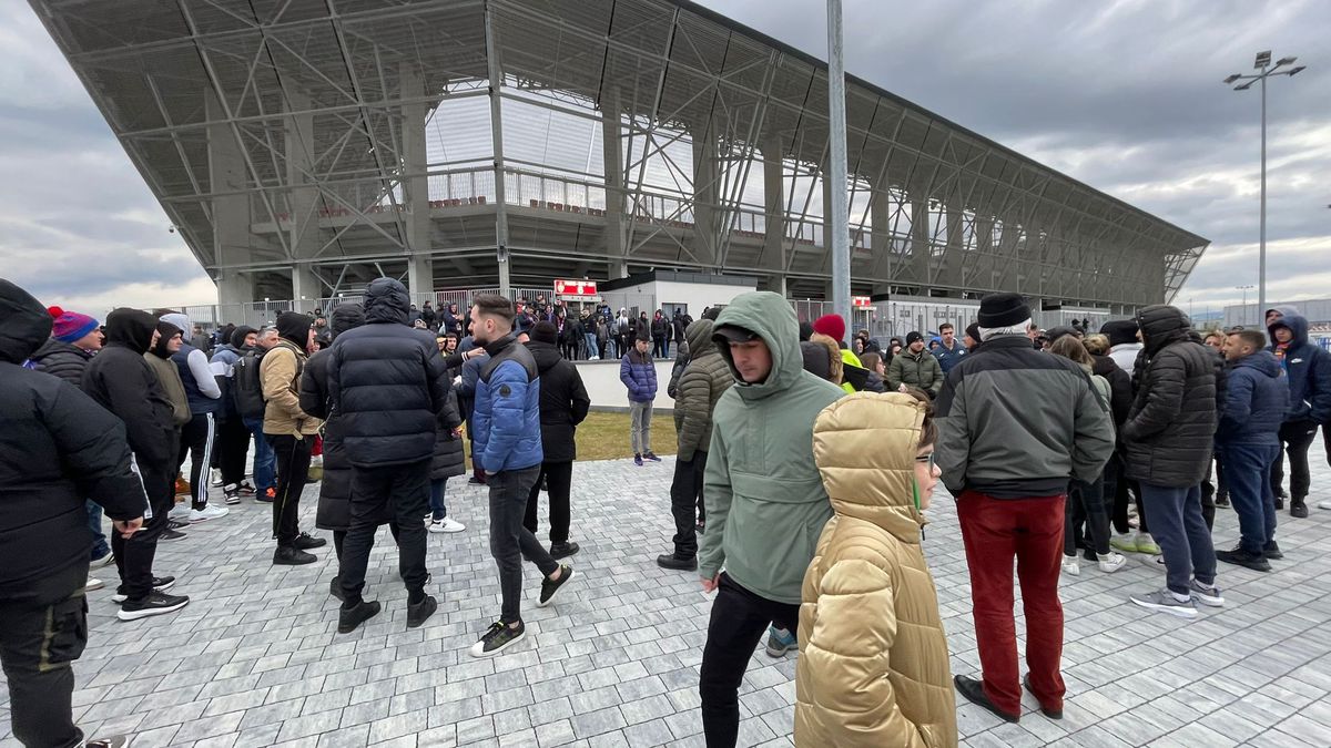 Gheorghe Mustață n-a intrat pe stadion la Sepsi - FCSB: „M-a sunat MM, mi-a zis că a vorbit. E păcat, dar prefer să stau aici lângă suporteri!”