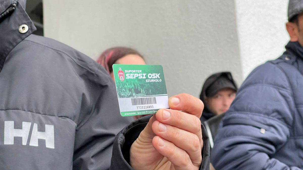 Gheorghe Mustață n-a intrat pe stadion la Sepsi - FCSB: „M-a sunat MM, mi-a zis că a vorbit. E păcat, dar prefer să stau aici lângă suporteri!”