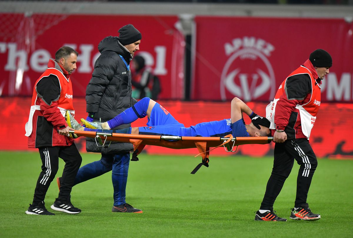 Omul de bază de la FCSB, scos cu targa de pe teren » Primul diagnostic