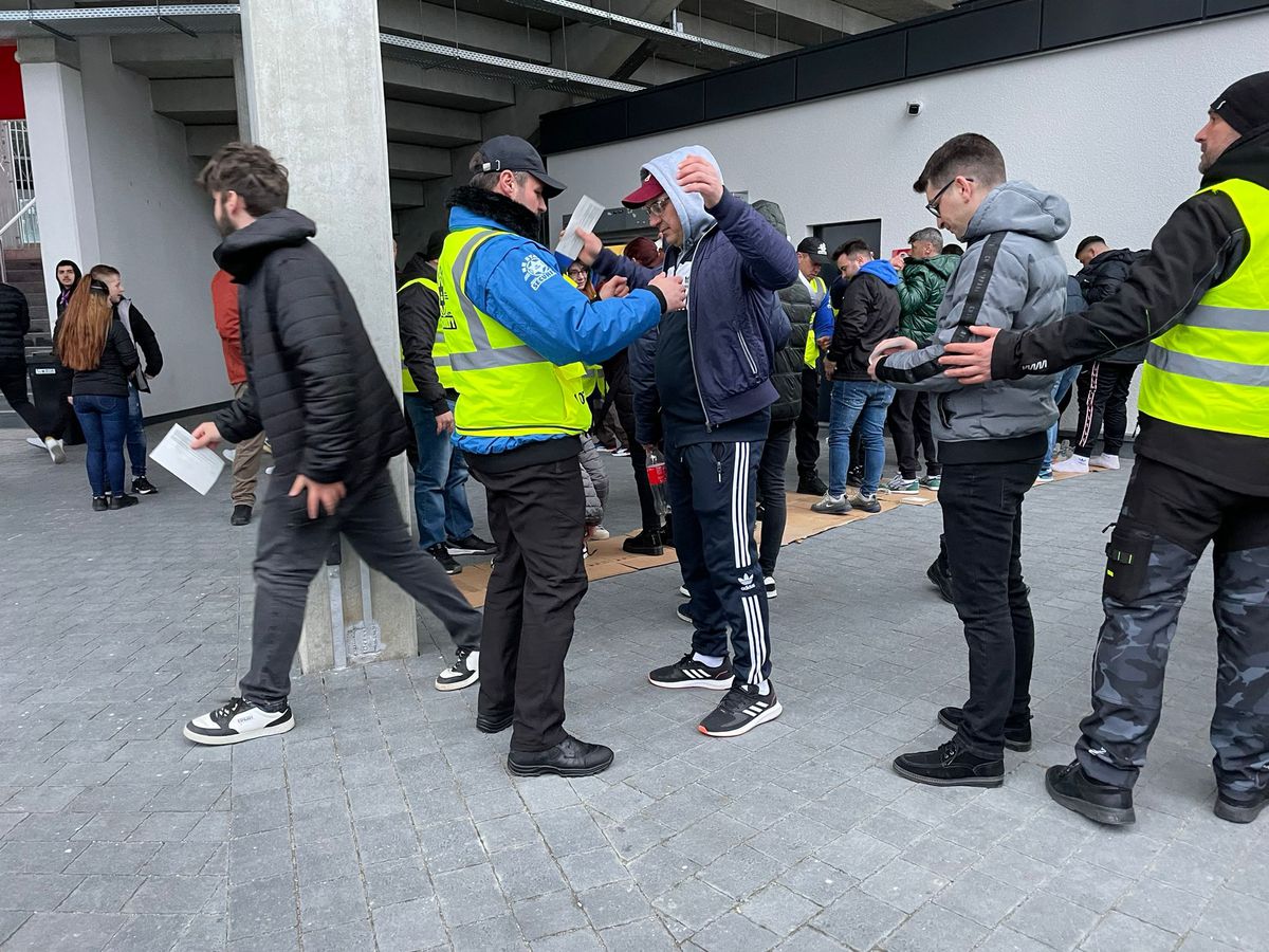 Gheorghe Mustață n-a intrat pe stadion la Sepsi - FCSB: „M-a sunat MM, mi-a zis că a vorbit. E păcat, dar prefer să stau aici lângă suporteri!”