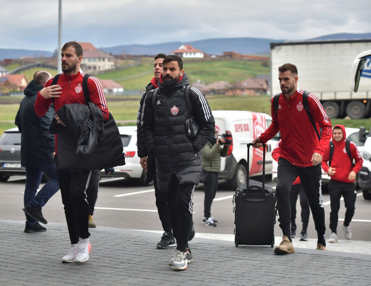 Ce urmărea Mihai Stoica pe tabletă, cu o oră înainte de Sepsi - FCSB + galeria venită de la București, descălțată la intrarea pe stadion