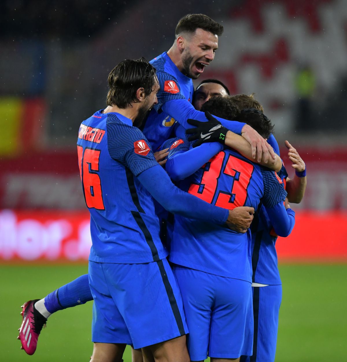 Furios pe Colțescu în timpul interviului: „Arbitraj la alibi, cred că îi convenea așa! N-a dat un galben, îl lăsa pe Tamm să tragă de timp”