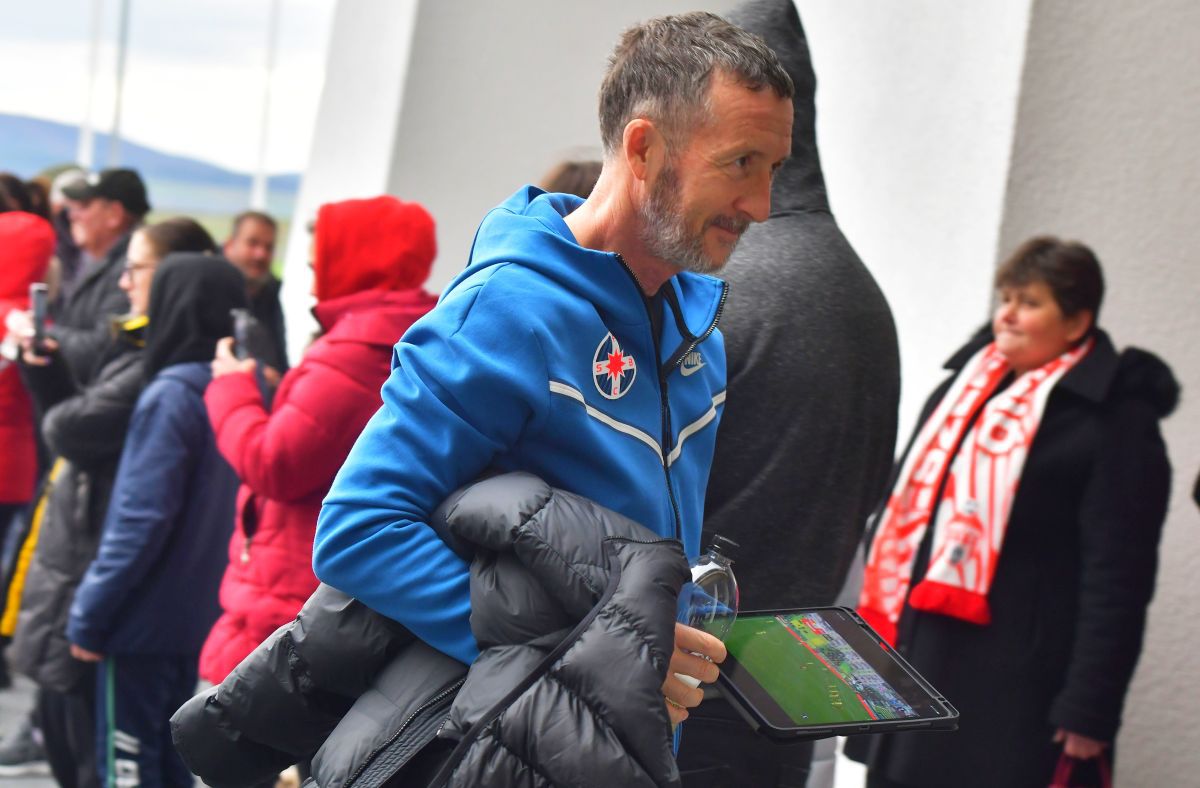 Ce urmărea Mihai Stoica pe tabletă, cu o oră înainte de Sepsi - FCSB + galeria venită de la București, descălțată la intrarea pe stadion
