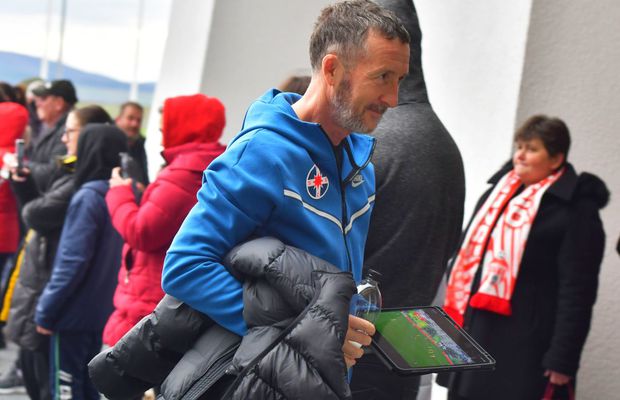 Ce urmărea Mihai Stoica pe tabletă, cu o oră înainte de Sepsi - FCSB + galeria venită de la București, descălțată la intrarea pe stadion