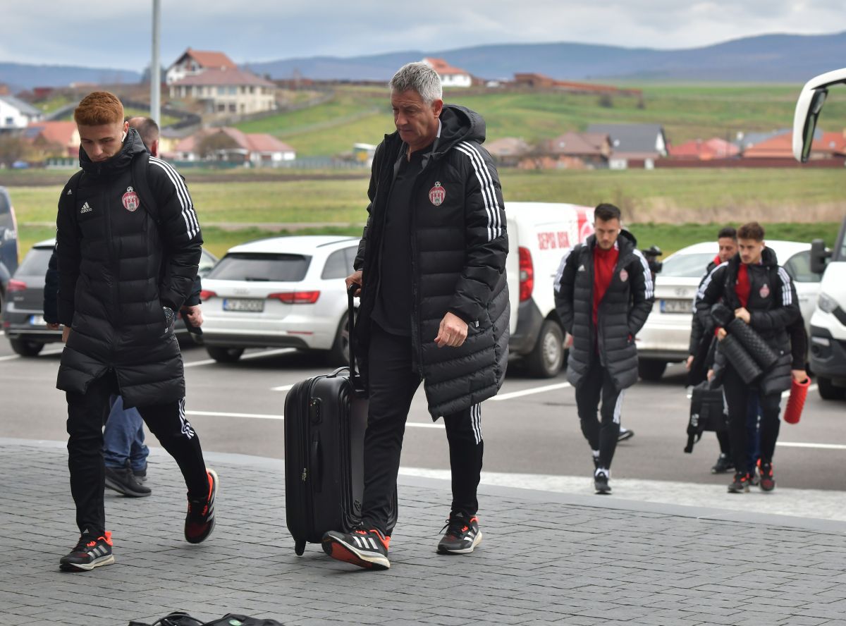 Gheorghe Mustață n-a intrat pe stadion la Sepsi - FCSB: „M-a sunat MM, mi-a zis că a vorbit. E păcat, dar prefer să stau aici lângă suporteri!”