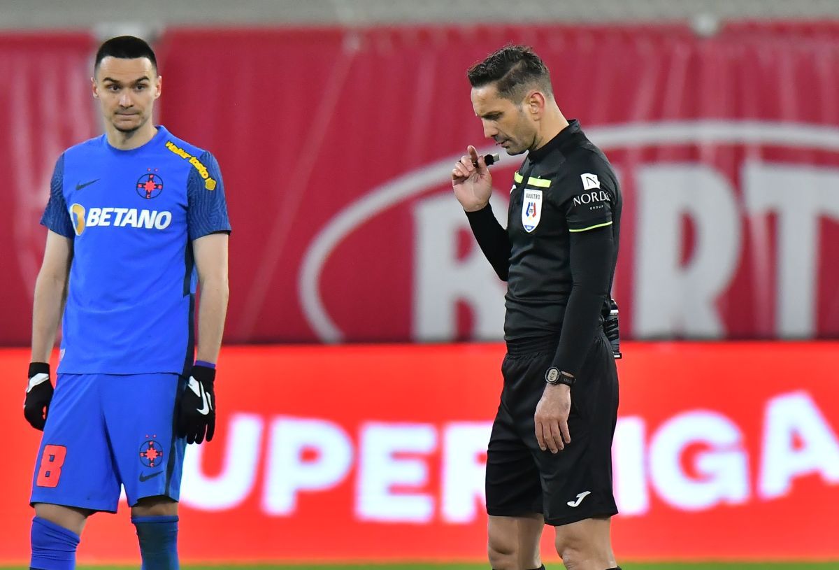 Furios pe Colțescu în timpul interviului: „Arbitraj la alibi, cred că îi convenea așa! N-a dat un galben, îl lăsa pe Tamm să tragă de timp”