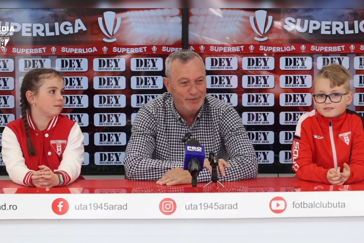 „Ce faceți, mă?” » Mircea Rednic, „flancat” de copii la conferința de presă