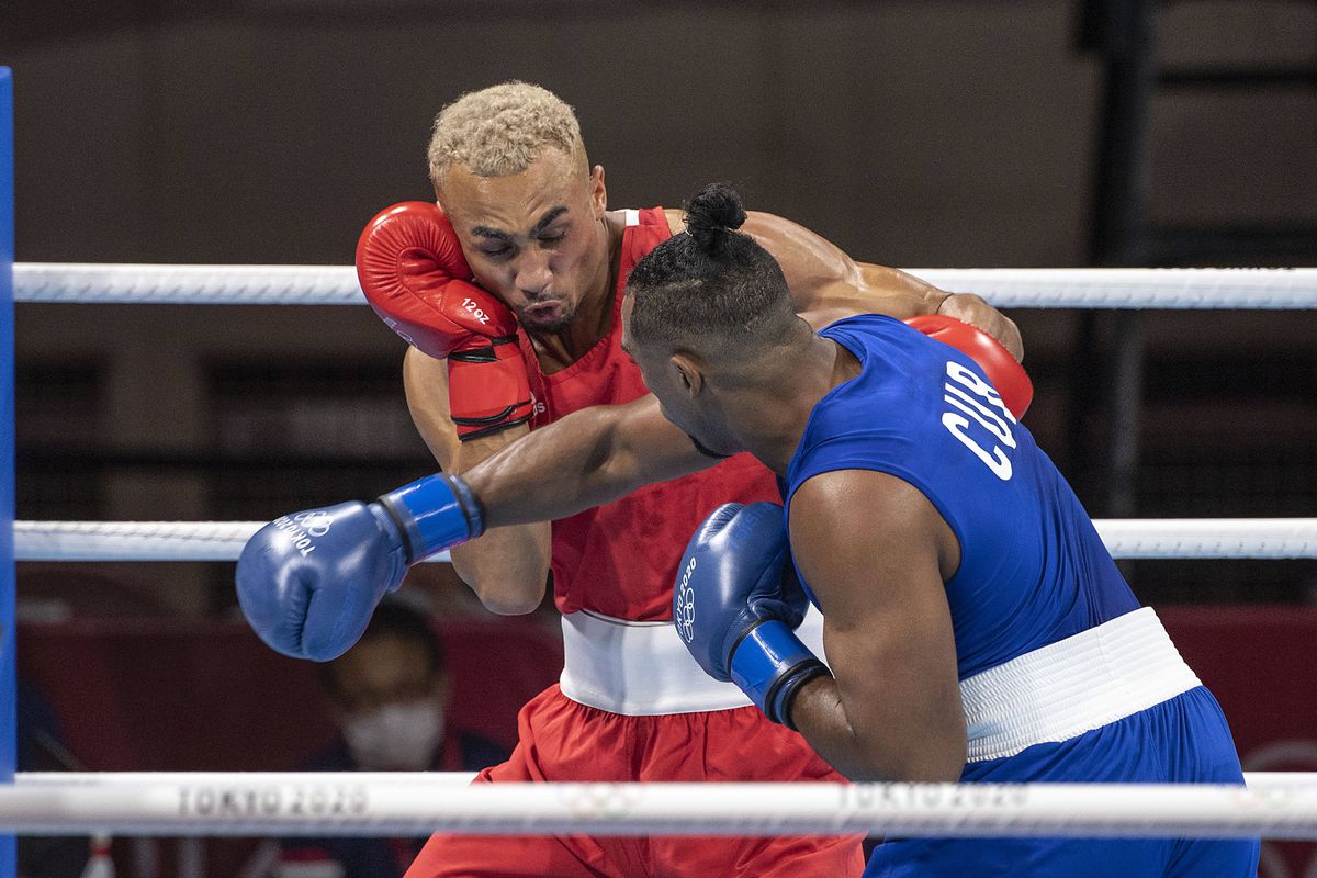 Noua senzație a boxului mondial » Își face KO adversarii în pași de dans și are o poveste de viață impresionantă: dat afară de la școală, prânz în toalete și un moment dureros