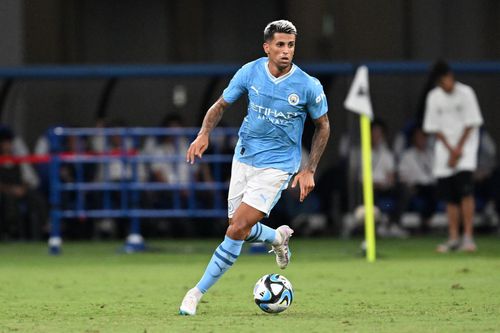 Pep Guardiola i-a făcut vânt lui Joao Cancelo în ianuarie 2023 / Foto: Imago