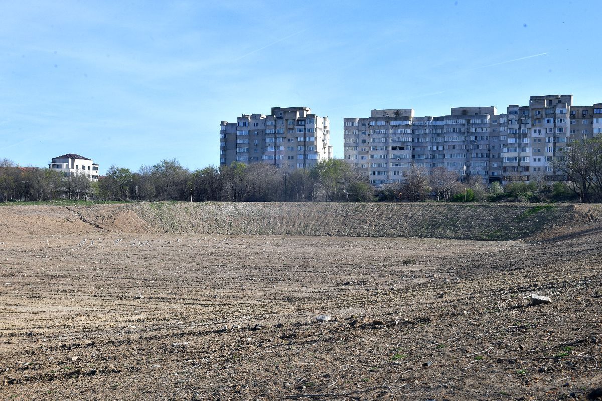 Pescărușii așteaptă muncitorii » Gazeta a vizitat șantierul stadionului de 100 de milioane de euro din România: care-i situația astăzi