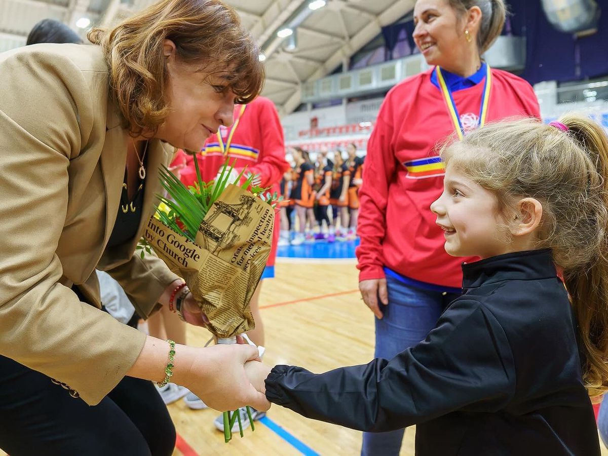 Carmen Tocală, interviu-eveniment „La feminin”: „Dacă baschetbalistele din România ar lucra vara ca ospătărițe la terasă, ar câștiga mai mult decât din sport!”