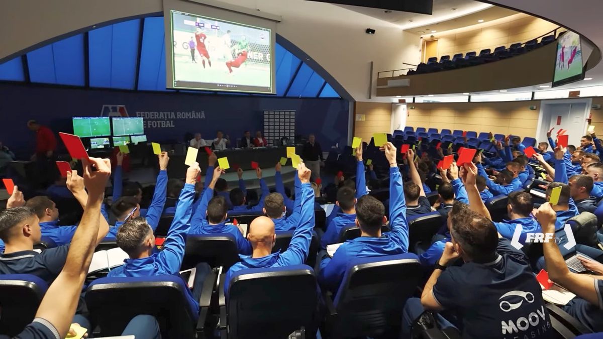 Imaginea care spune totul despre arbitrajul din România! » Dacă nici ei nu știu, noi ce să înțelegem?