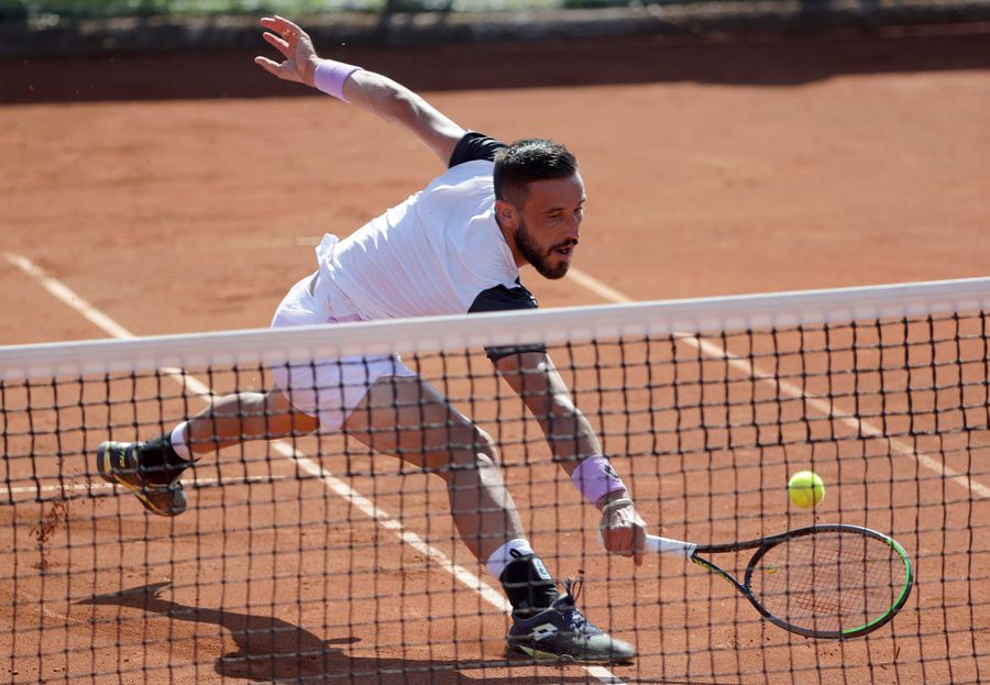 Damir se simte în largul lui pe terenurile de zgură. Foto: Imago Actor, Casanova, zăpăcit » Cine e Damir Dzumhur, adversarul singurului român de la „Țiriac Open” + Cum arată marile lui cuceriri