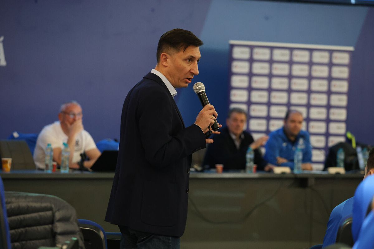 Pregătire pe simulatorul VAR pentru arbitrii din Superligă