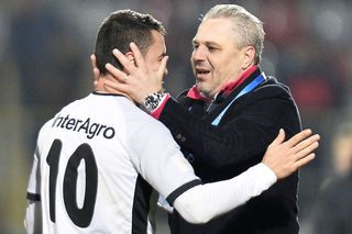 Cum a răspuns Șumudică când a fost întrebat dacă îl vrea pe Budescu la Rapid: „Este un jucător incredibil. Poate trece prin Giulești”