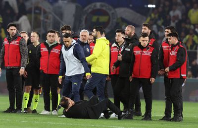 Okan Buruk a dat detalii despre incidentul care a uluit asistența la Fenerbahce - Galata » Cum l-a agresat Jose Mourinho: „A intervenit din spate”