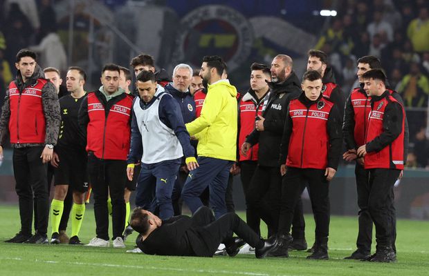 Okan Buruk a dat detalii despre incidentul care a uluit asistența la Fenerbahce - Galata » Cum l-a agresat Jose Mourinho: „A intervenit din spate”