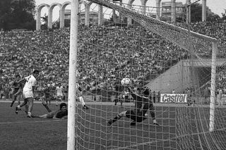 Reaprinde dezbaterea istorică Steaua vs. Dinamo » Afirmație îndrăzneață: „N-aveam ce să discutăm cu ei, îi băteam în acei ani. După ce au luat Cupa, i-am învins cu Mircea Lucescu”