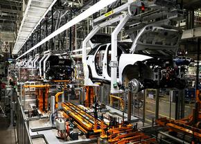 Bloomberg anunță o catastrofă pe piața auto, după tarifele lui Donald Trump: „Scădere brutală” + Președintele ar fi amenințat marii producători