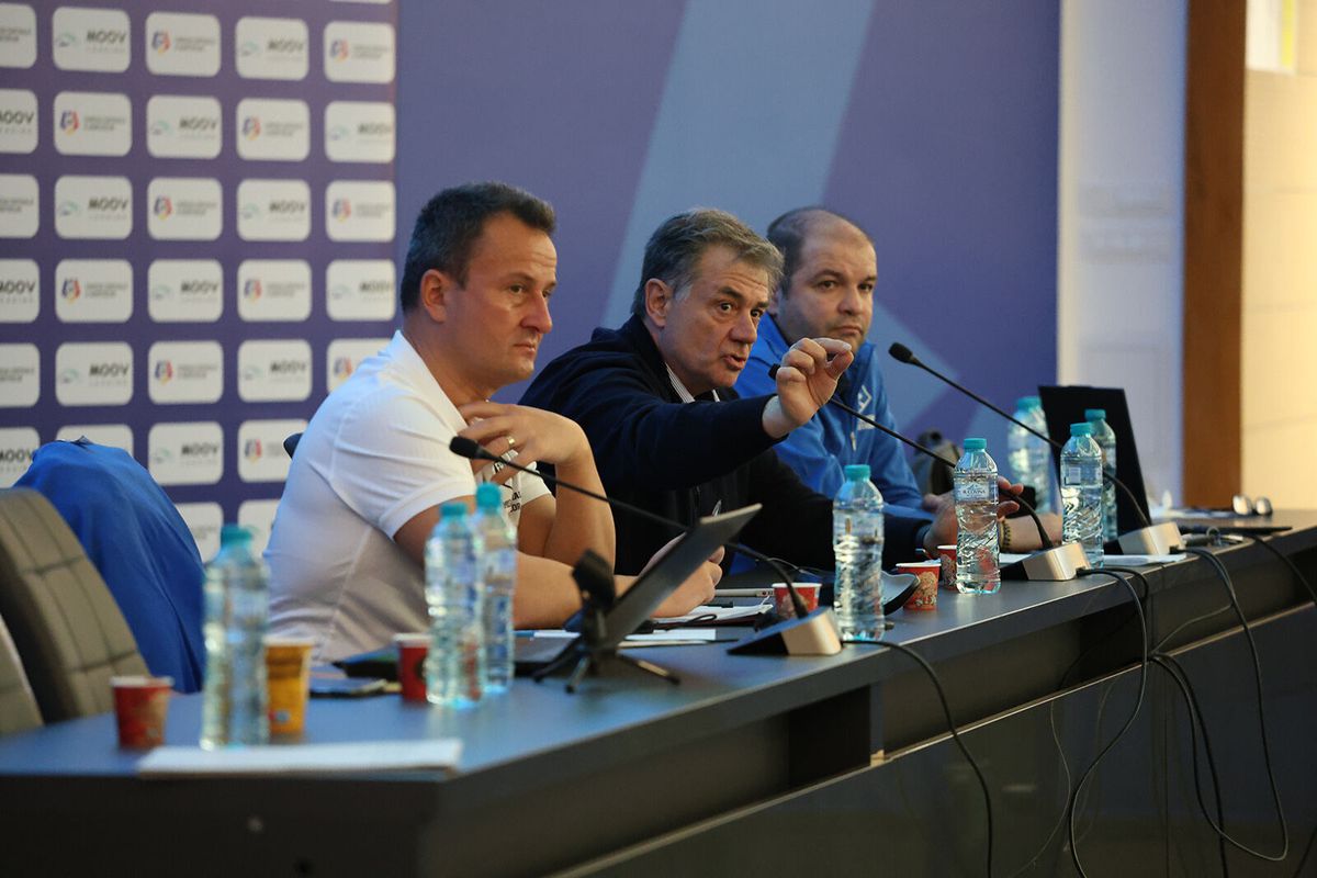 Pregătire pe simulatorul VAR pentru arbitrii din Superligă