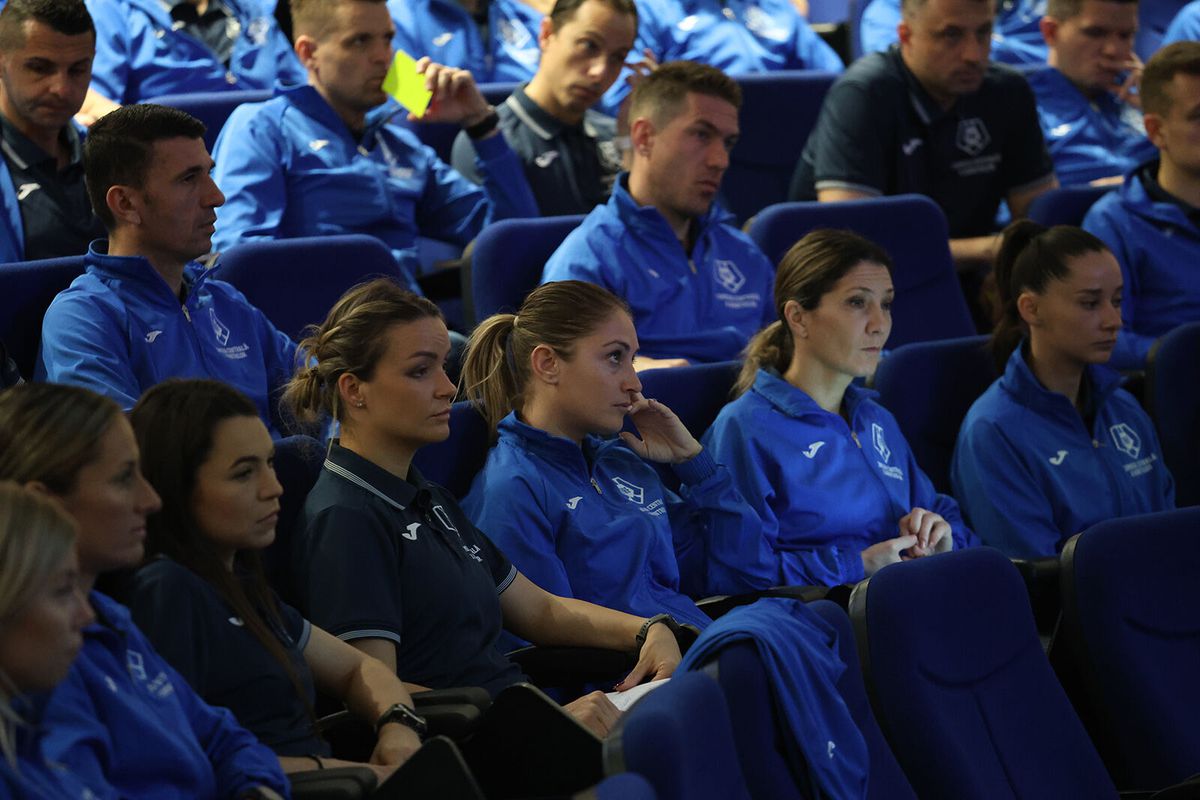 Pregătire pe simulatorul VAR pentru arbitrii din Superligă