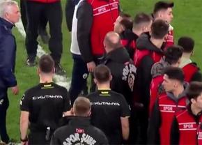 Jose Mourinho riscă o suspendare drastică după ce și-a tras de nas omologul » Și Okan Buruk ar putea fi pedepsit!