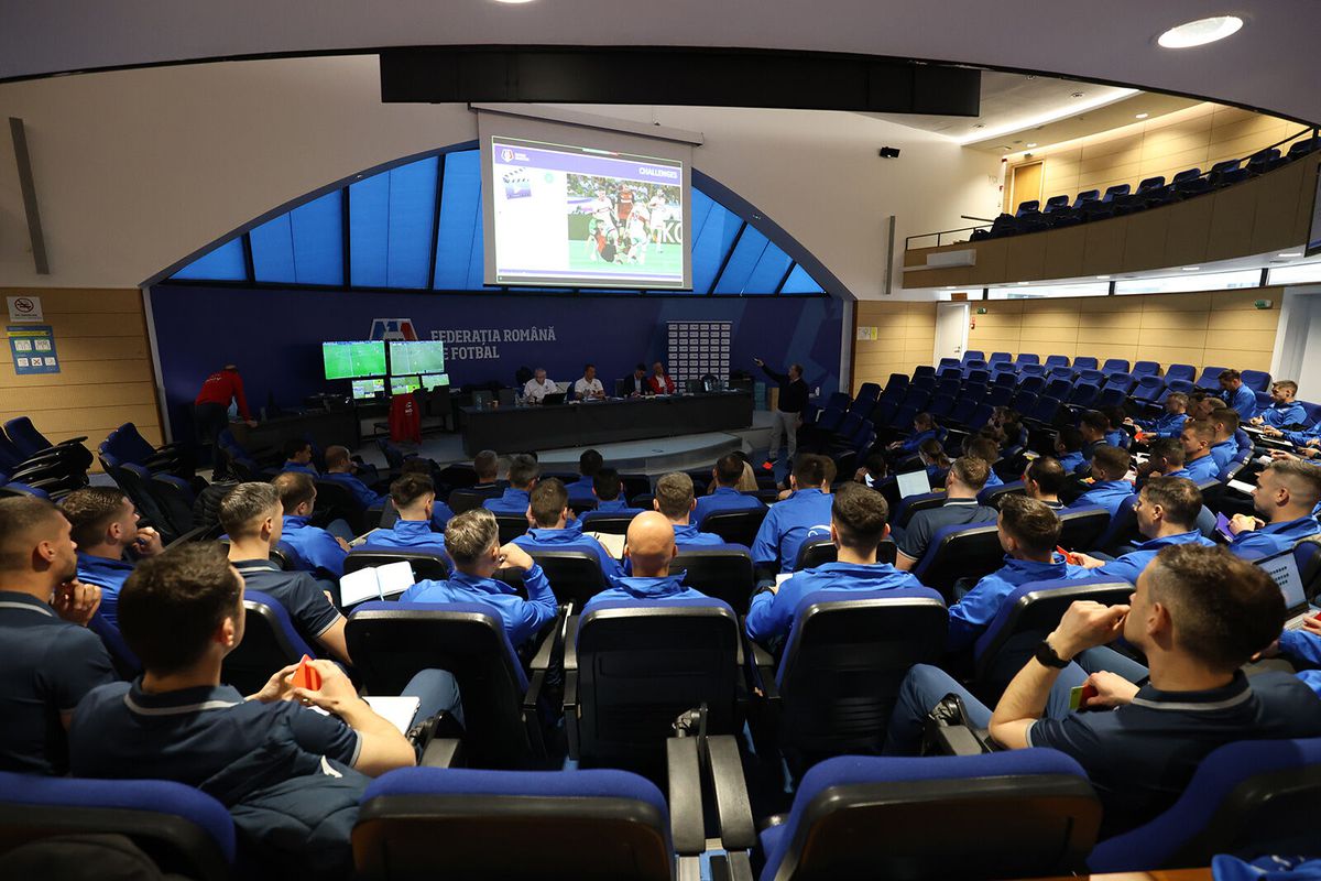 Imaginea care spune totul despre arbitrajul din România! » Dacă nici ei nu știu, noi ce să înțelegem?