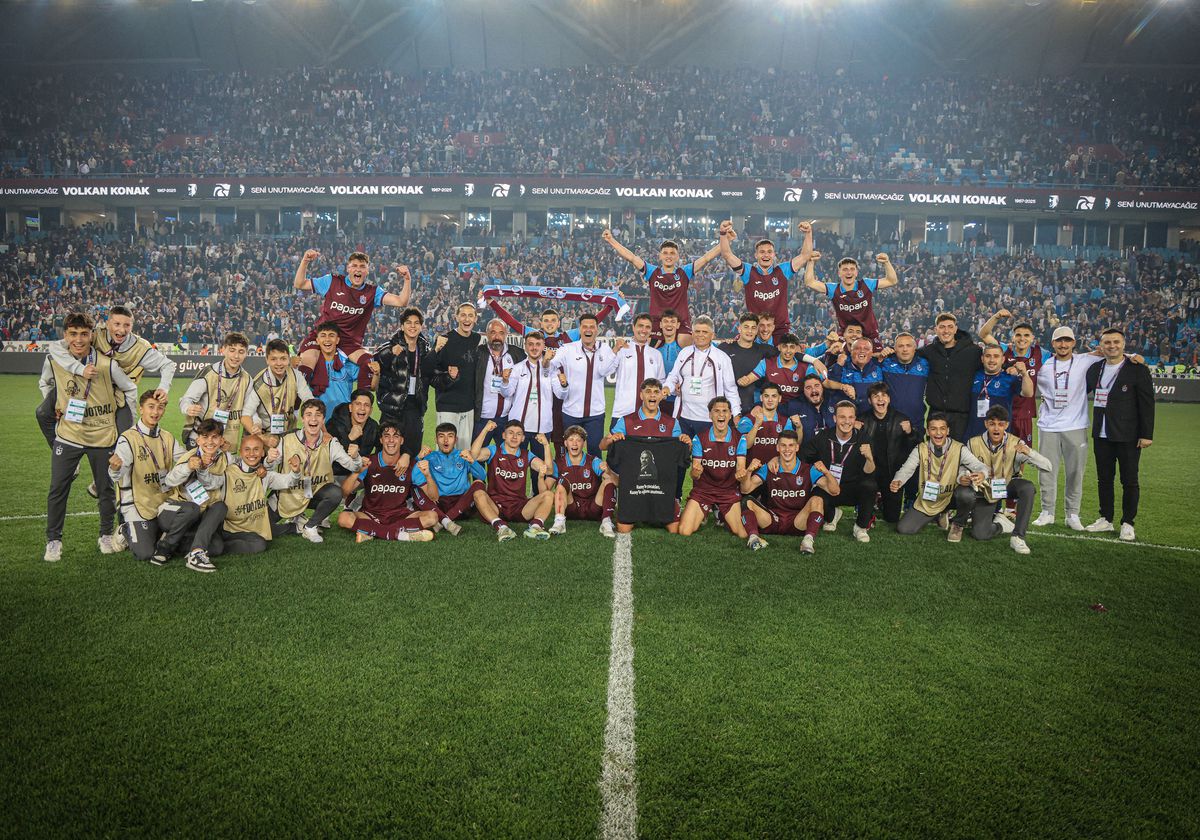 Rar vezi așa ceva: peste 40.000 de oameni în tribune la un meci de juniori!