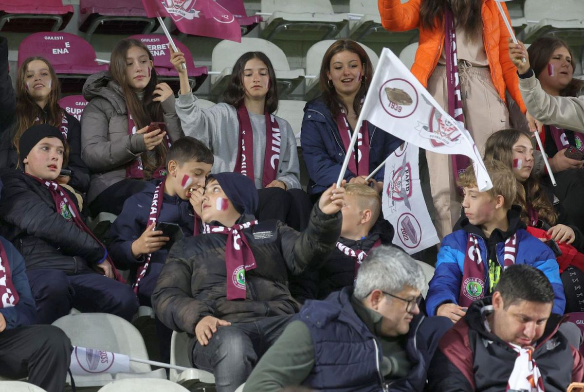 Copii prezenți la Rapid - Universitatea Craiova / foto: Ionuț Iordache GSP