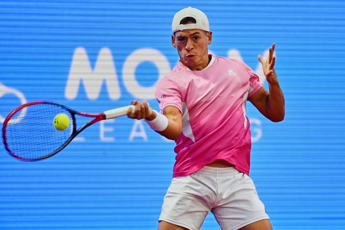 Sebastian Baez, favoritul numărul 1 de la Țiriac Open, e în „sferturi” după un meci disputat în două zile + urmează ciocnirea cu partenerul său de dublu