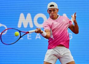 Sebastian Baez, favoritul numărul 1 de la Țiriac Open, e în „sferturi” după un meci disputat în două zile + urmează ciocnirea cu partenerul său de dublu