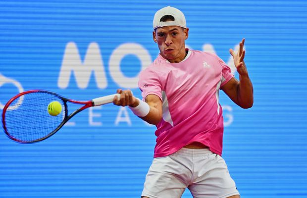 Sebastian Baez, favoritul numărul 1 de la Țiriac Open, e în „sferturi” după un meci disputat în două zile + urmează ciocnirea cu partenerul său de dublu