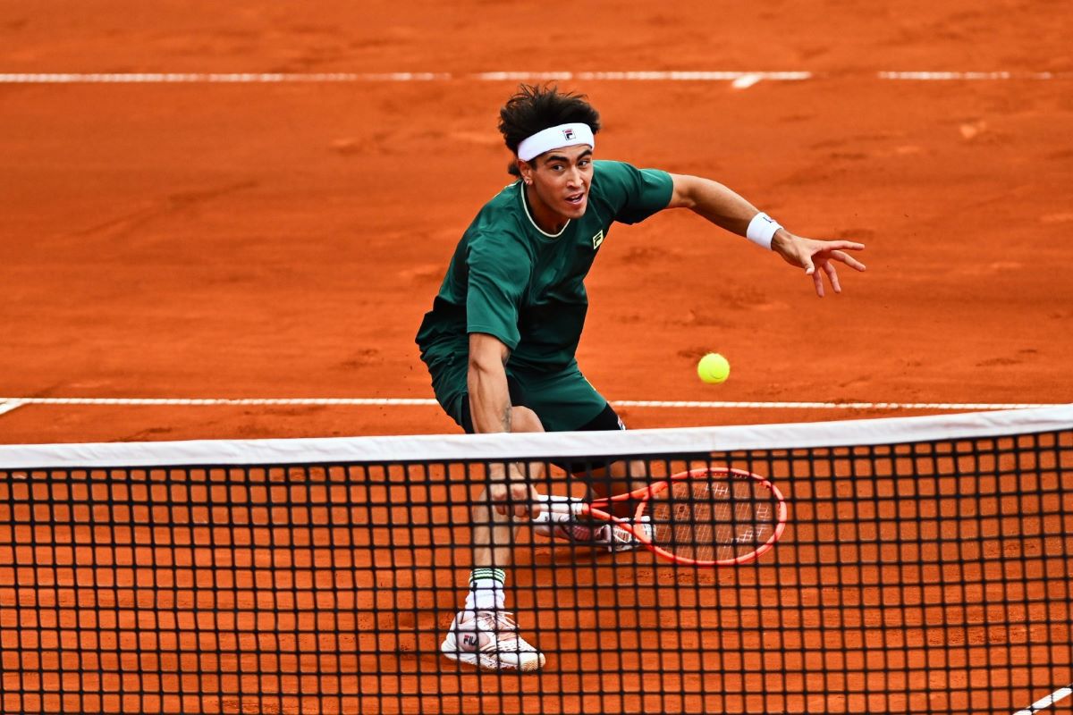 Sebastian Baez, favoritul numărul 1 de la Țiriac Open, e în „sferturi” după un meci disputat în două zile + urmează ciocnirea cu partenerul său de dublu