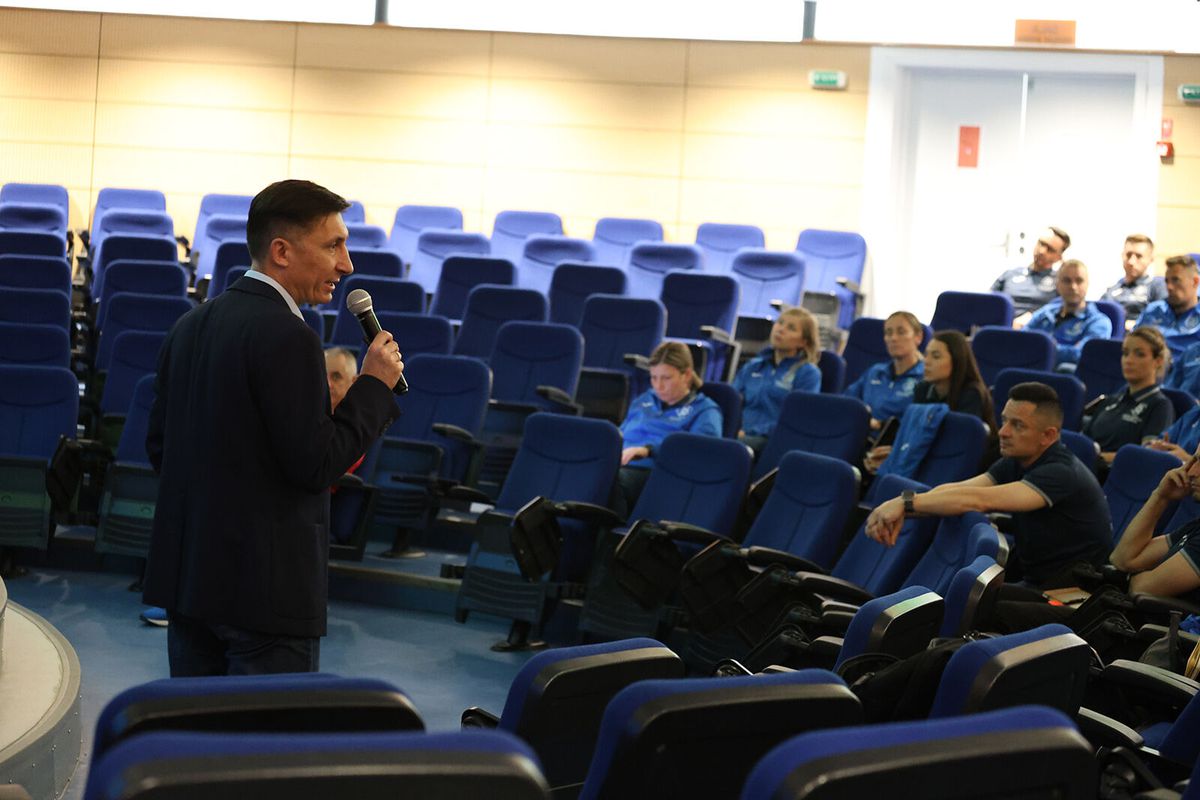 Pregătire pe simulatorul VAR pentru arbitrii din Superligă