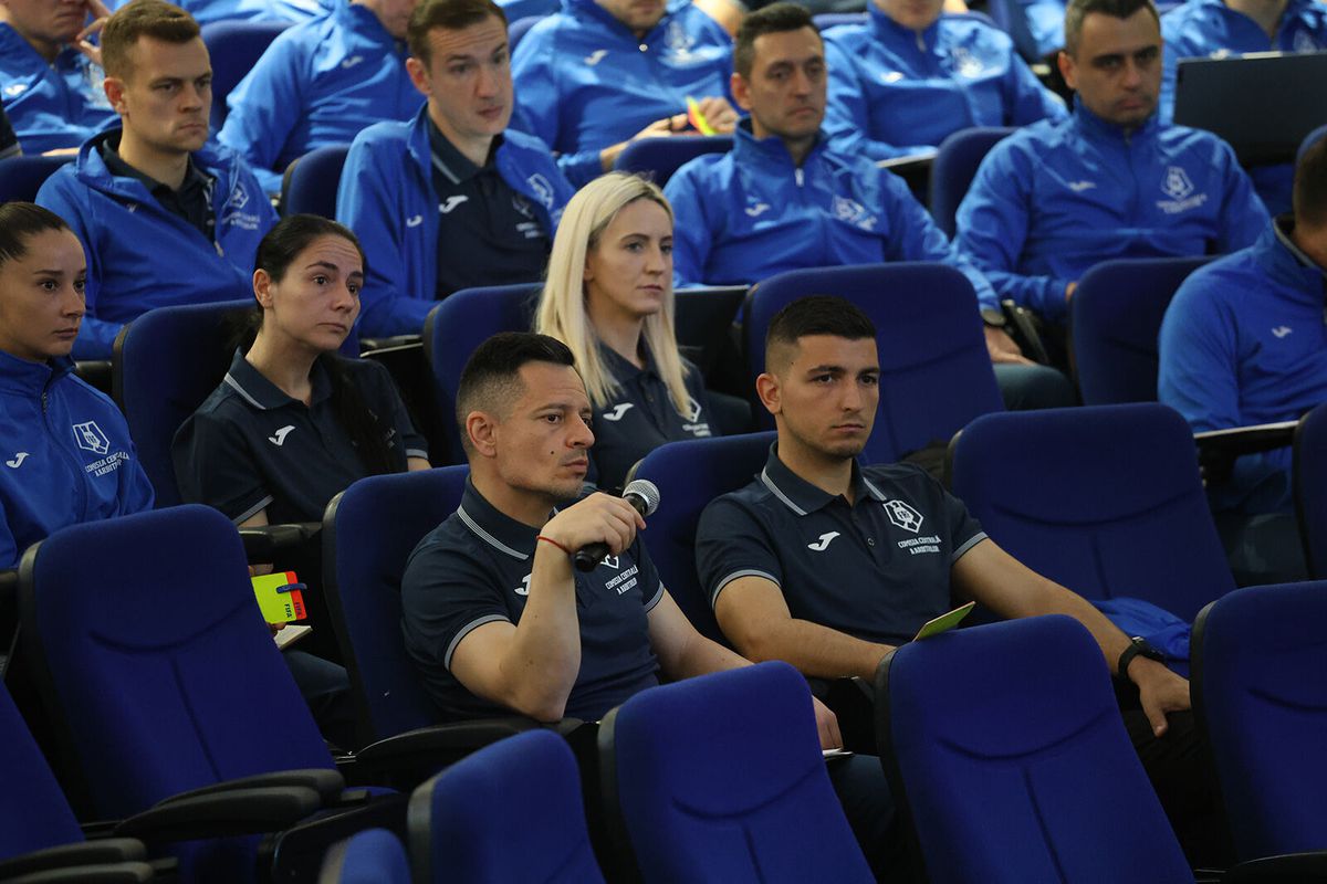 Pregătire pe simulatorul VAR pentru arbitrii din Superligă