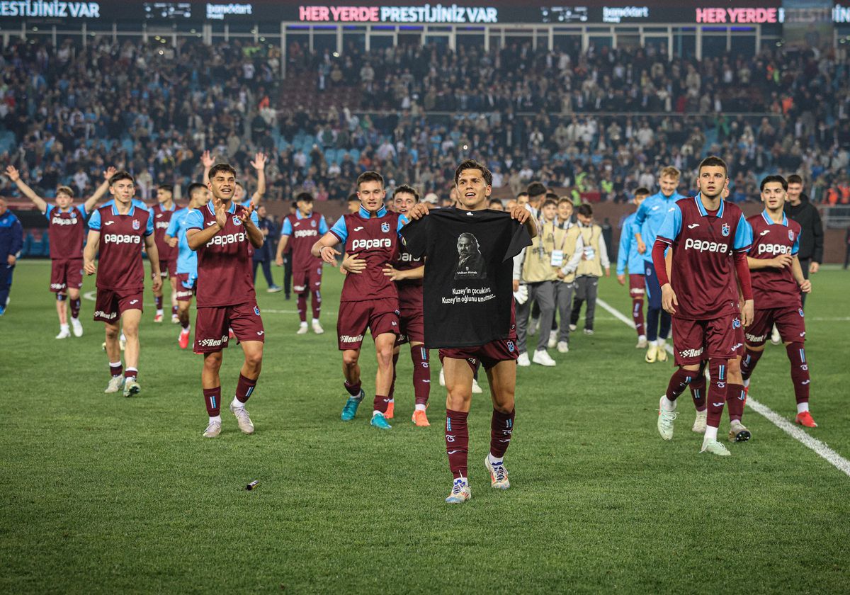 Rar vezi așa ceva: peste 40.000 de oameni în tribune la un meci de juniori!